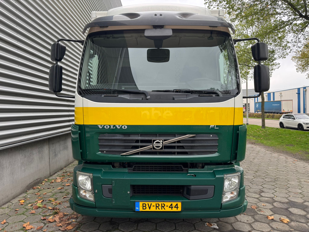 Volvo FL 240 / 6 Cylinder / 18 Tons / Tail Lift / TUV:5-2026 / NL Truck