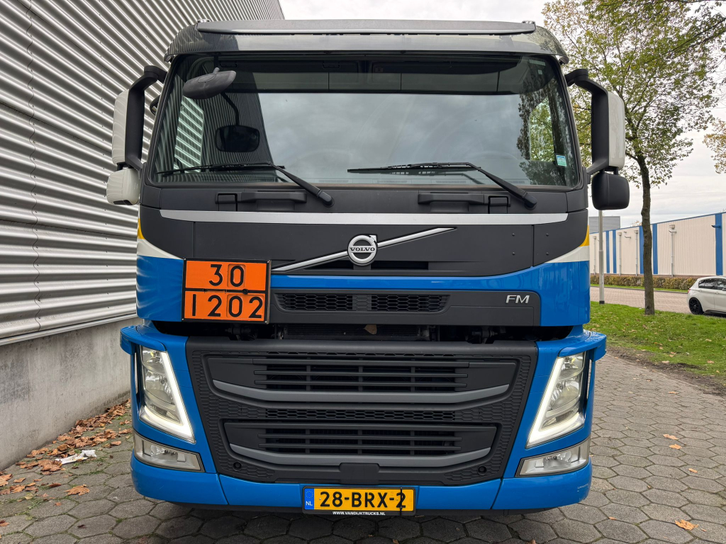 Volvo FM 410 / 8X4 / I-Shift / ADR / Tridem / TUV: 6-2026 / NL Truck