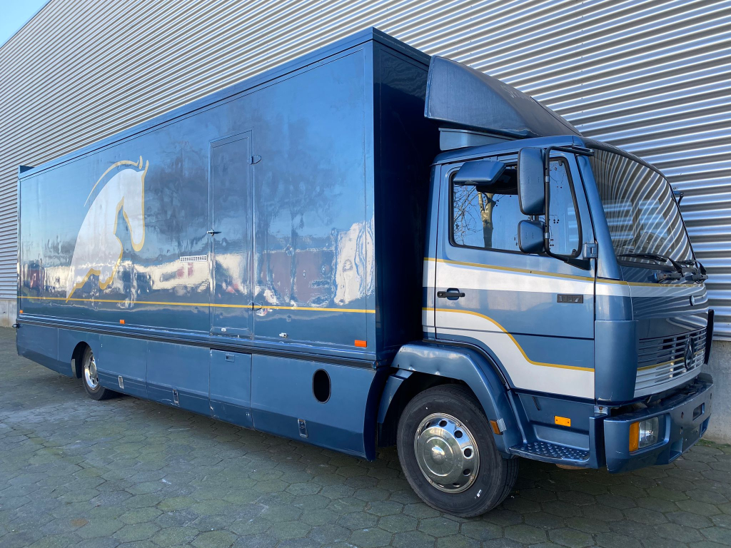 Mercedes-Benz 1117 / Horse Truck / Camper / Manual / TUV: 1-2024 / Belgium Truck