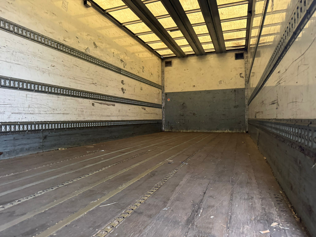 Volvo FL 240 / 6 Cylinder / 18 Tons / Tail Lift / TUV:5-2026 / NL Truck