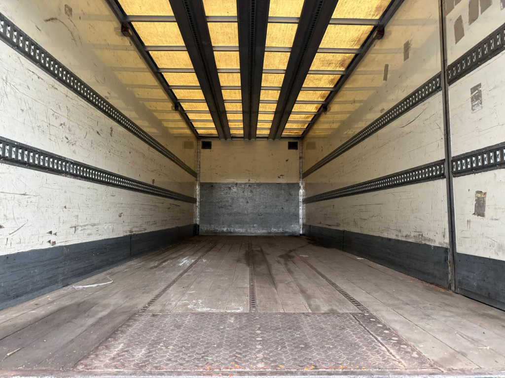 Volvo FL 240 / 6 Cylinder / 18 Tons / Manual / Tail Lift / TUV:12-2025 / NL Truck