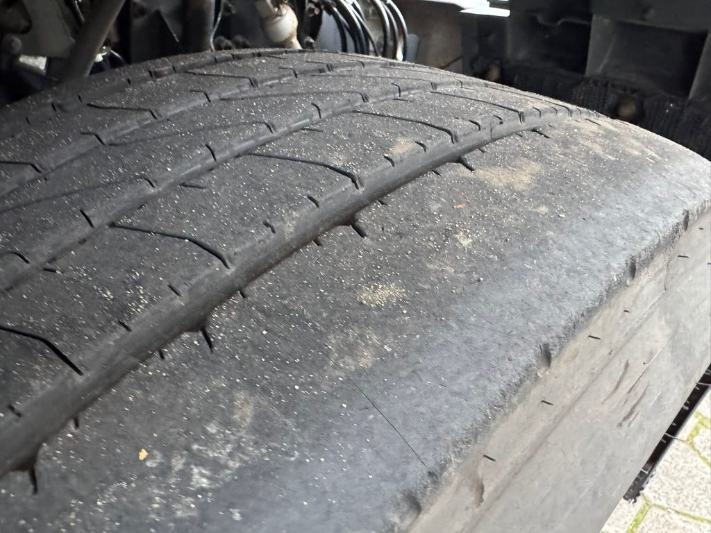 Volvo FM 410 / 8X4 / I-Shift / ADR / Tridem / TUV: 6-2026 / NL Truck