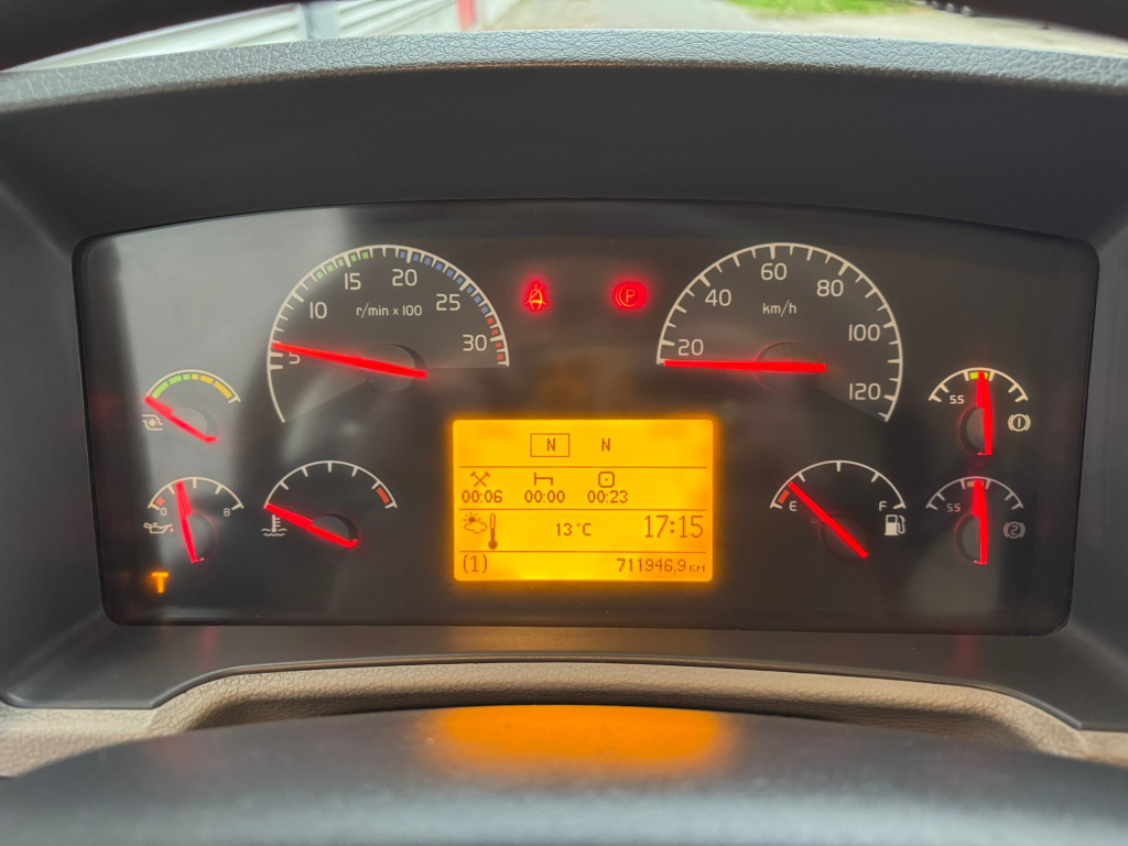 Volvo FL 240 / 6 Cylinder / 18 Tons / Tail Lift / TUV:5-2026 / NL Truck