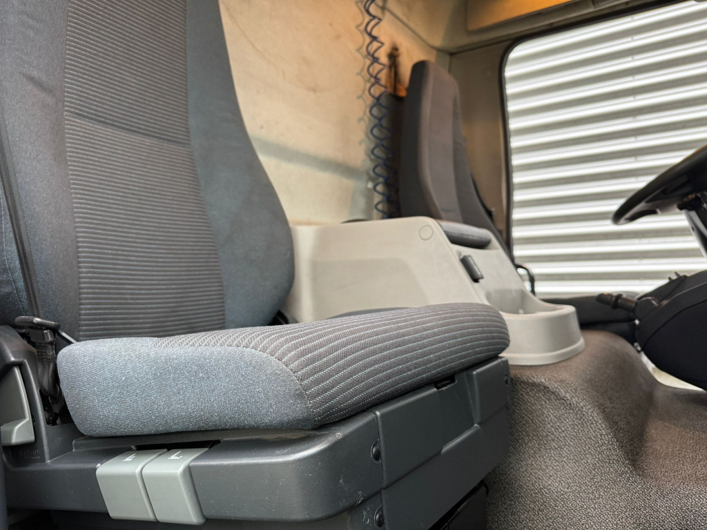 Volvo FL 240 / 6 Cylinder / 18 Tons / Tail Lift / TUV:5-2026 / NL Truck