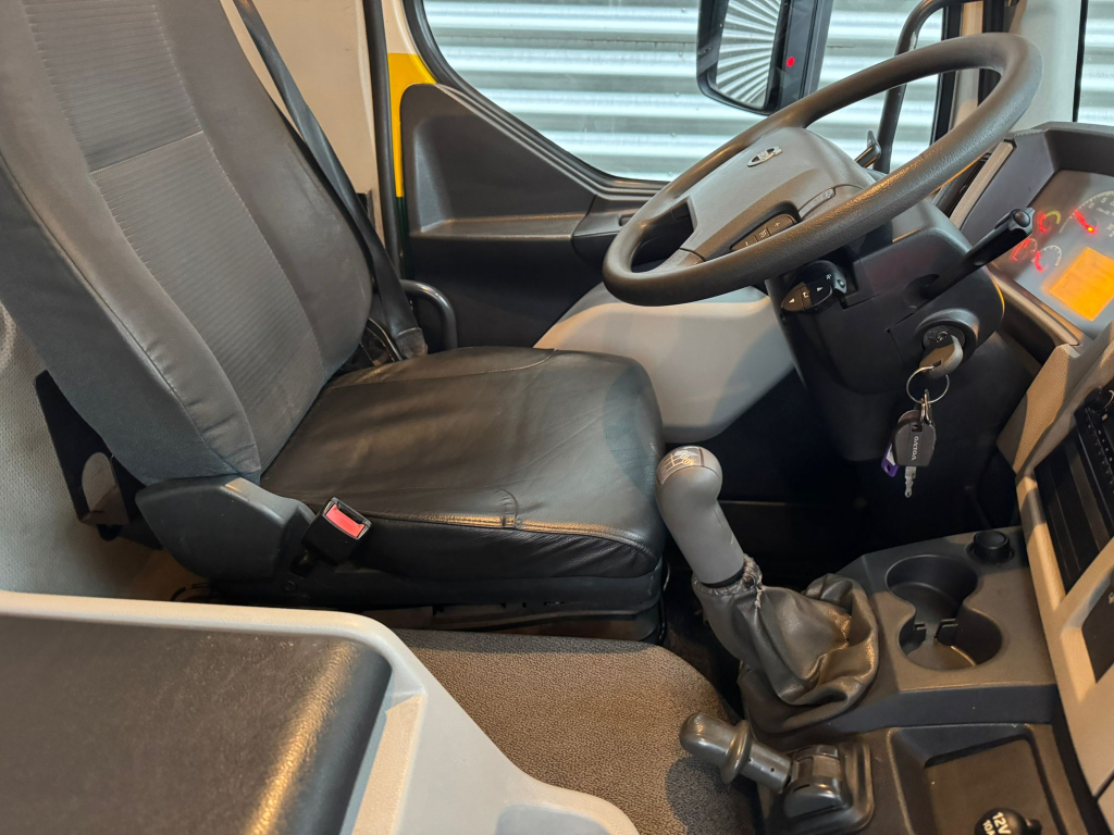 Volvo FL 240 / 6 Cylinder / 18 Tons / Manual / Tail Lift / TUV:12-2025 / NL Truck