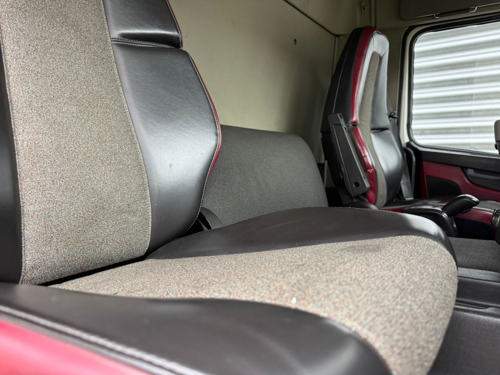 Volvo FM 410 / 8X4 / I-Shift / ADR / Tridem / TUV: 6-2026 / NL Truck