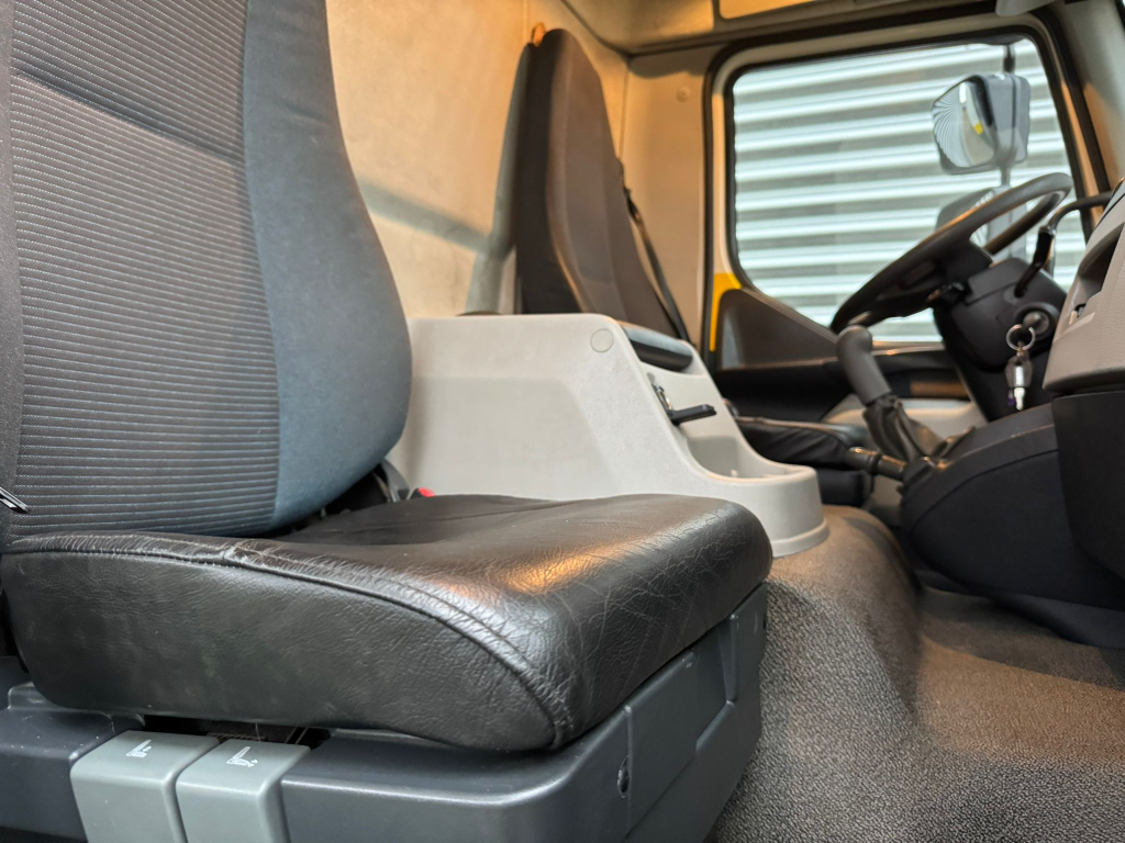 Volvo FL 240 / 6 Cylinder / 18 Tons / Manual / Tail Lift / TUV:12-2025 / NL Truck