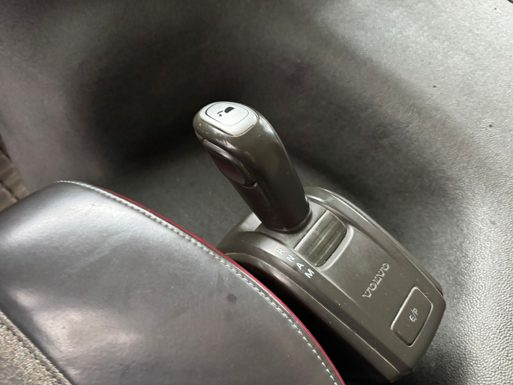 Volvo FM 410 / 8X4 / I-Shift / ADR / Tridem / TUV: 6-2026 / NL Truck