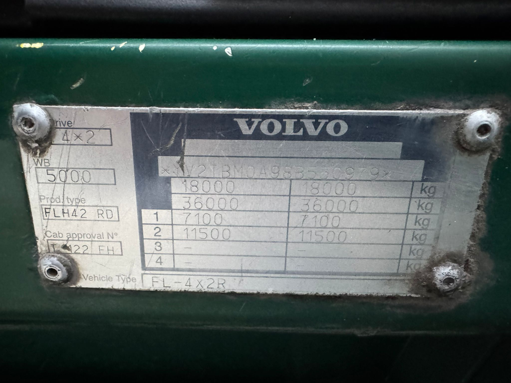 Volvo FL 240 / 6 Cylinder / 18 Tons / Manual / Tail Lift / TUV:12-2025 / NL Truck