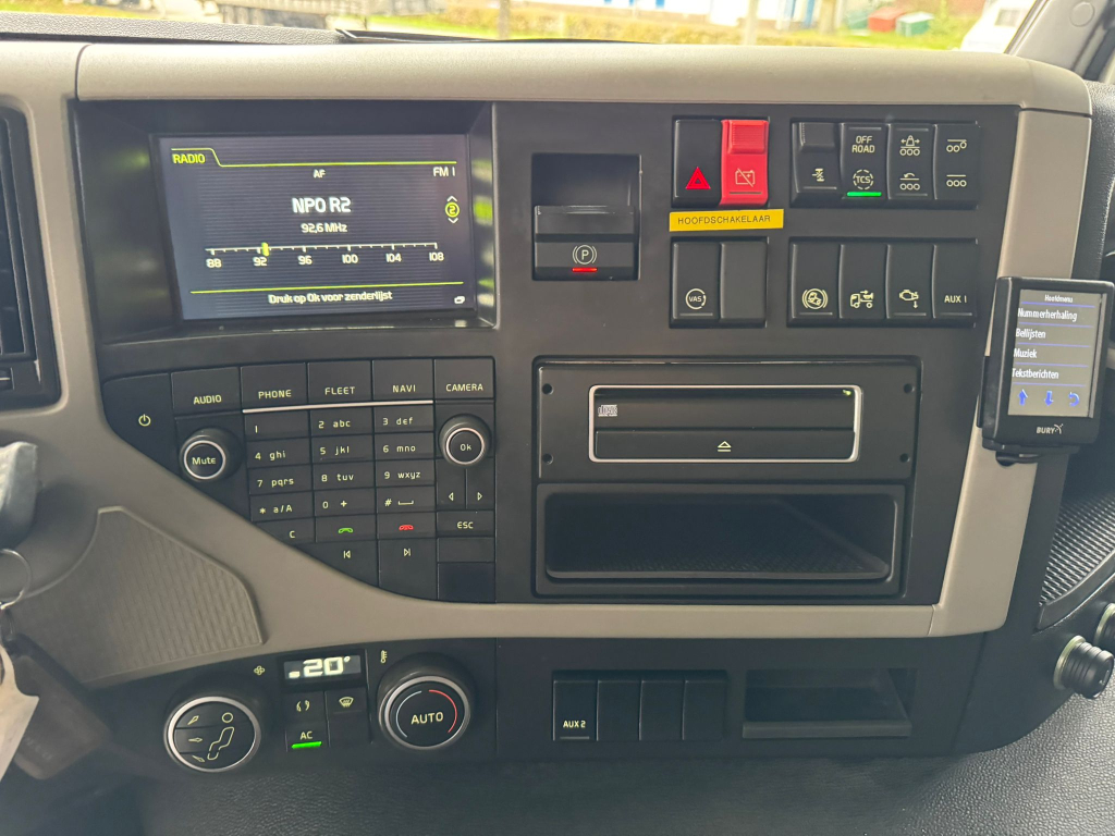 Volvo FM 410 / 8X4 / I-Shift / ADR / Tridem / TUV: 6-2026 / NL Truck