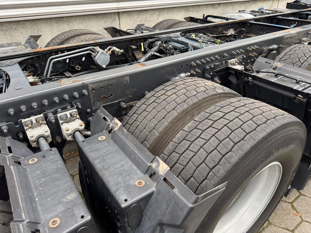 Volvo FM 410 / 8X4 / I-Shift / ADR / Tridem / TUV: 6-2026 / NL Truck