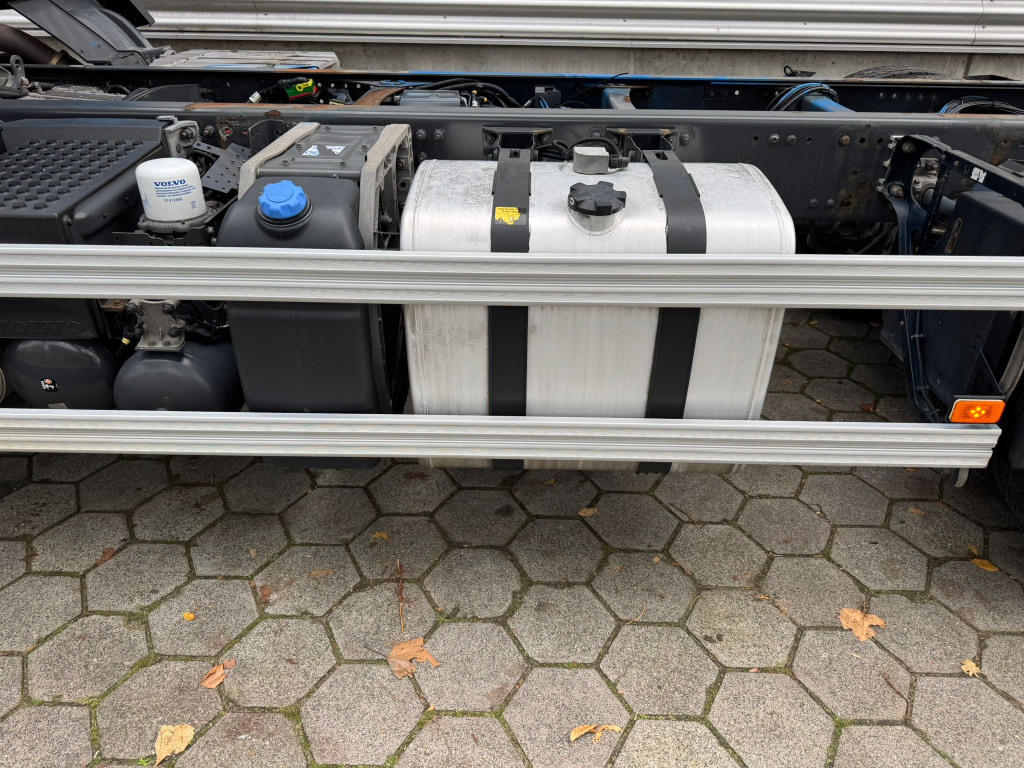 Volvo FM 410 / 8X4 / I-Shift / ADR / Tridem / TUV: 6-2026 / NL Truck