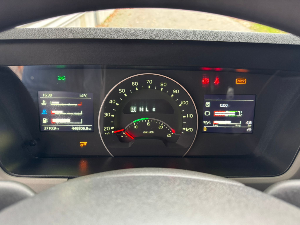 Volvo FM 410 / 8X4 / I-Shift / ADR / Tridem / TUV: 6-2026 / NL Truck