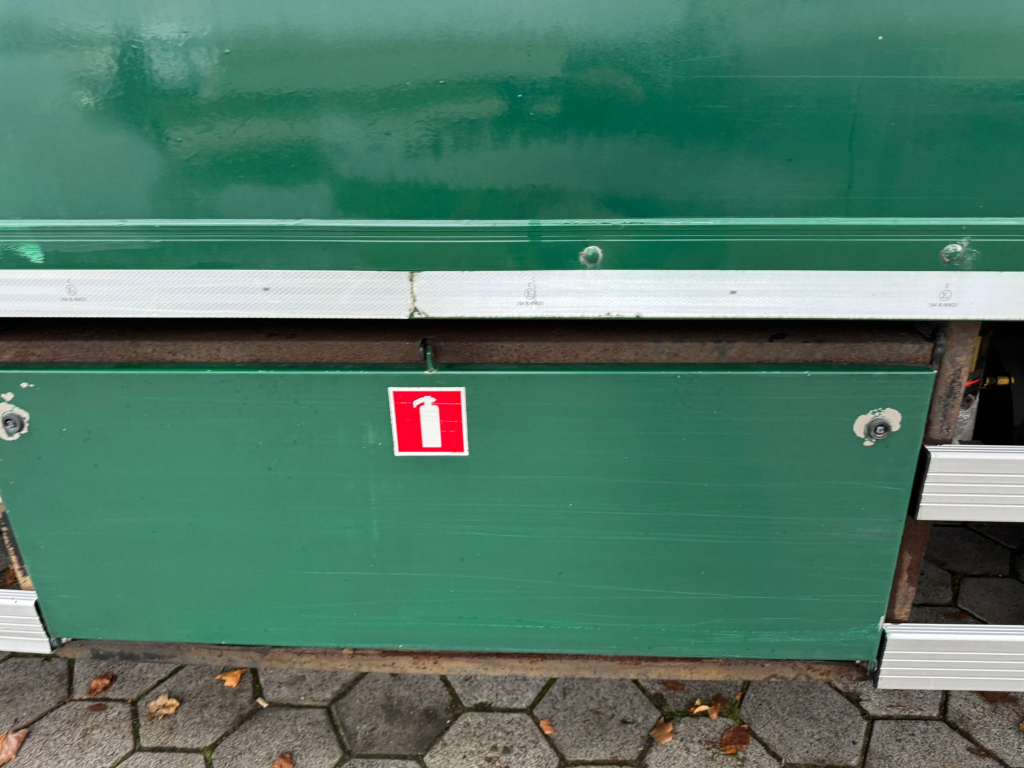 Volvo FL 240 / 6 Cylinder / 18 Tons / Tail Lift / TUV:5-2026 / NL Truck