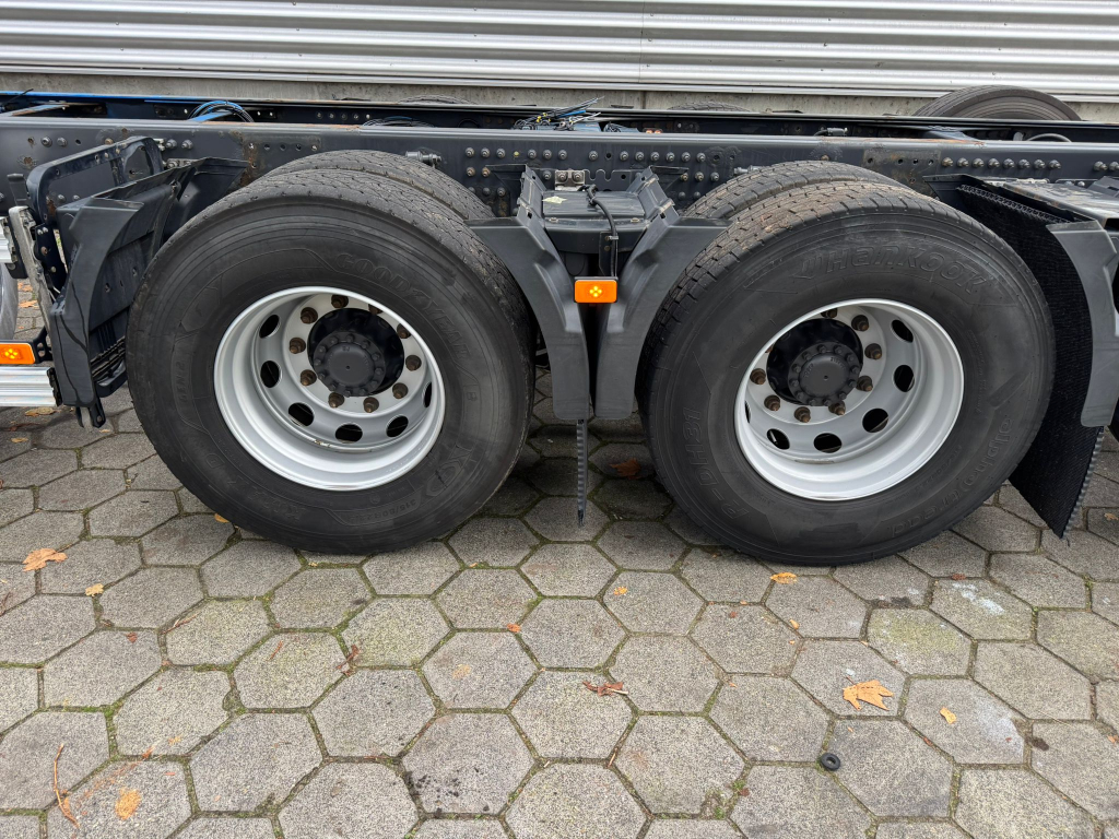Volvo FM 410 / 8X4 / I-Shift / ADR / Tridem / TUV: 6-2026 / NL Truck