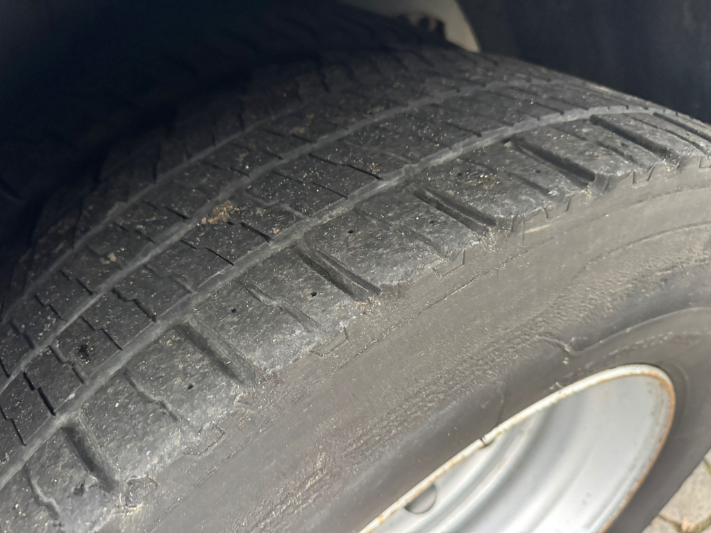 Volvo FL 240 / 6 Cylinder / 18 Tons / Manual / Tail Lift / TUV:12-2025 / NL Truck